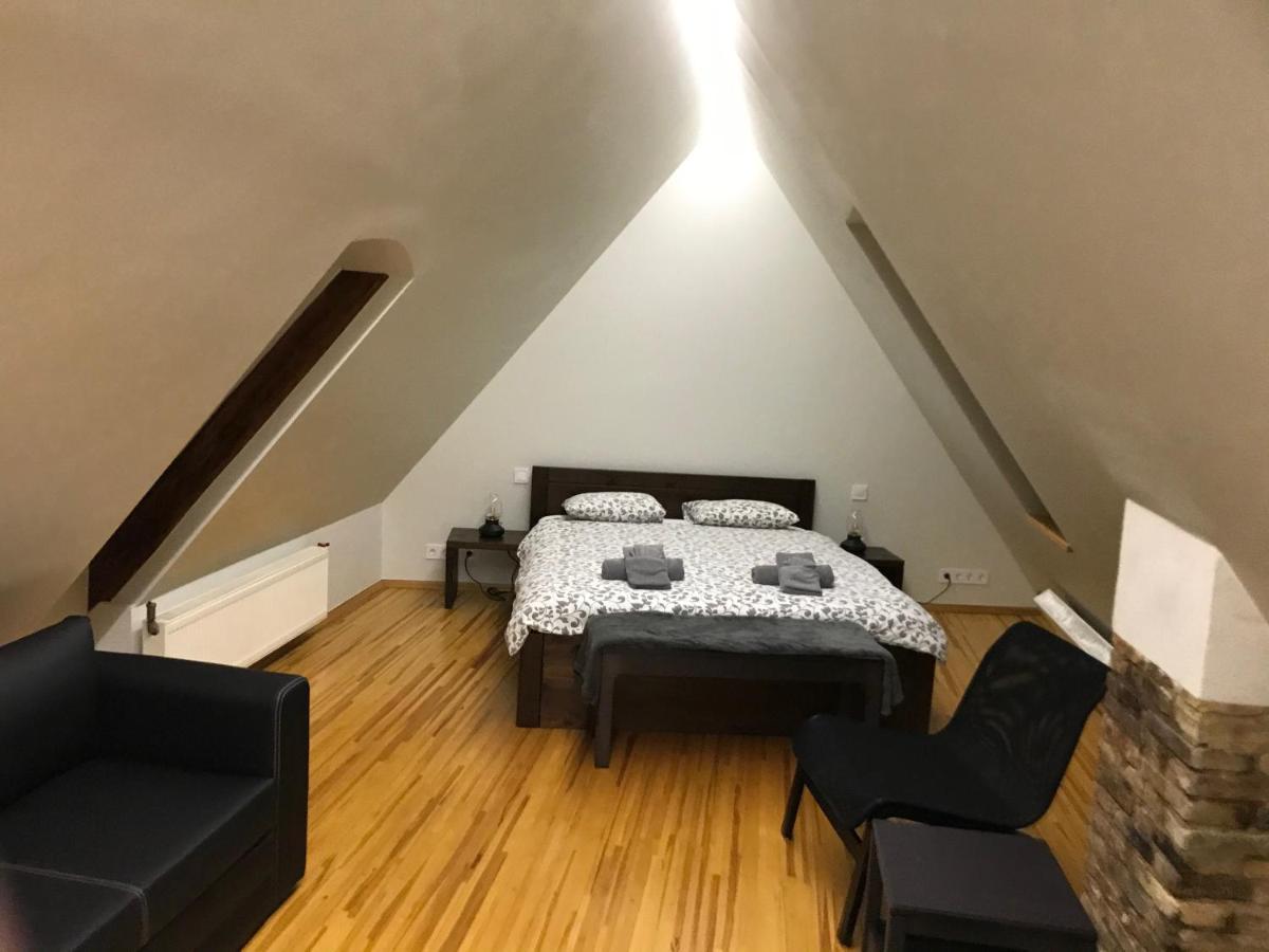 Apartamento Doma Square Penthouse, In The Heart Of Old Town Riga Exterior foto